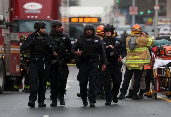 Serangan Tembakan di Kereta Api New York, Polisi Temukan Bom