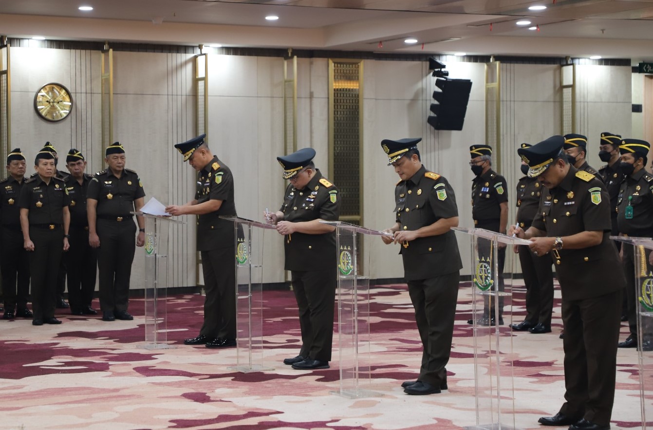 Jaksa Agung Burhanuddin Melantik Tiga Kajati